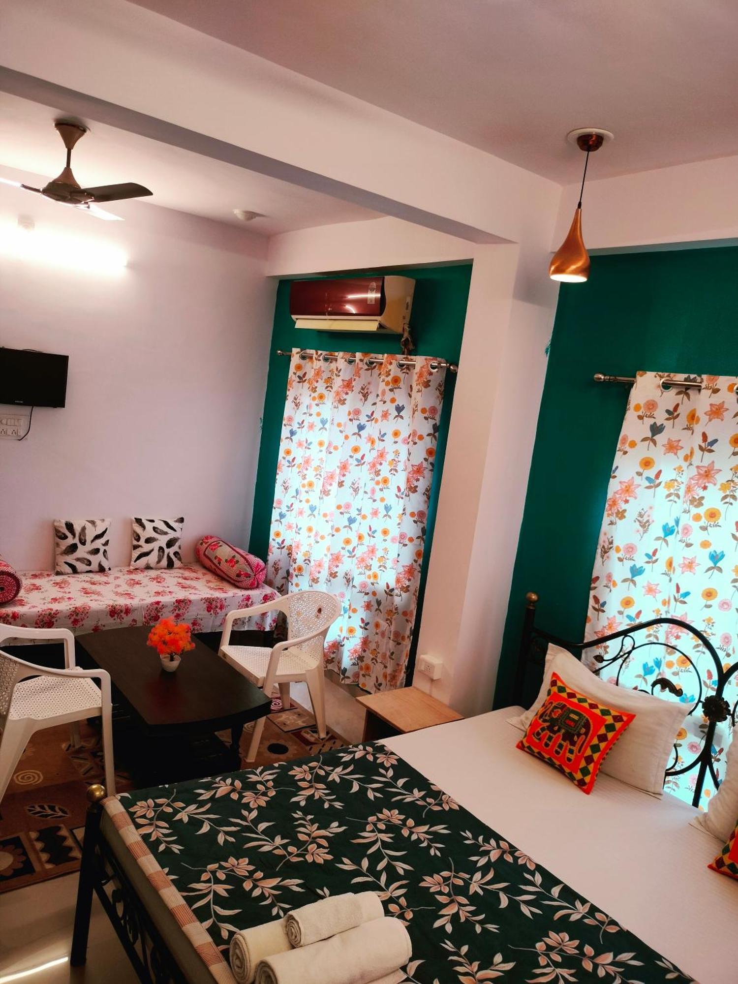 Krishna Stay Guest House Ουνταϊπούρ Δωμάτιο φωτογραφία